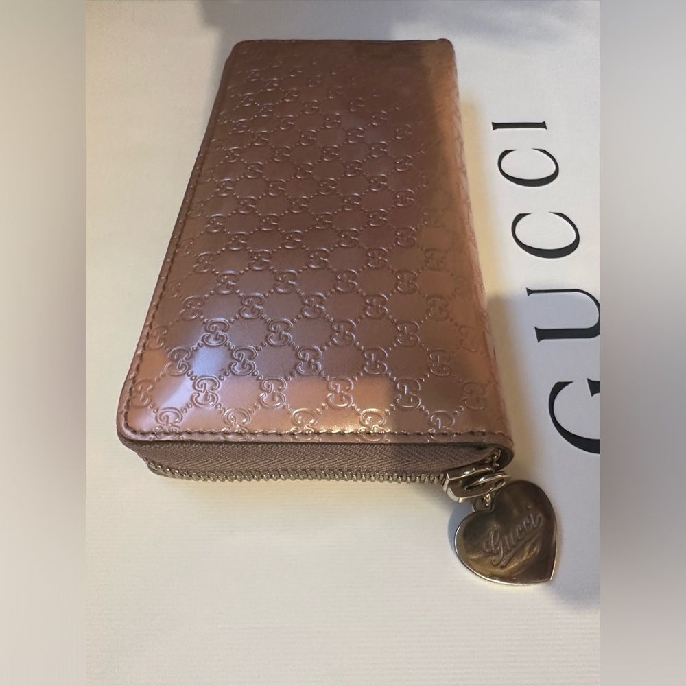 Gucci Metallic Microguccissima Zip Around Heart Wallet Pink - Picture 9 of 13